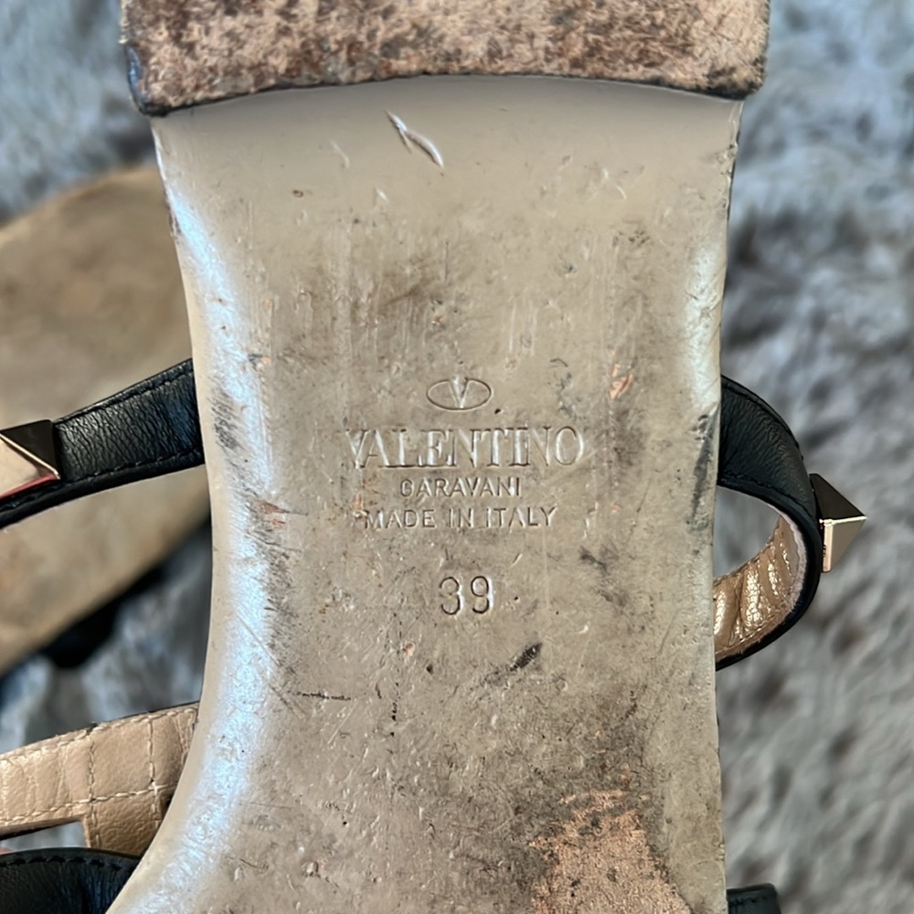 Valentino Garavani Black Rockstud Flat Slide Sandals - Picture 9 of 14